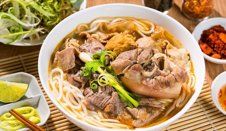 nau bun bo hue cuc de tai nha tu vien gia vi co san 202109161718049940 | SJourney