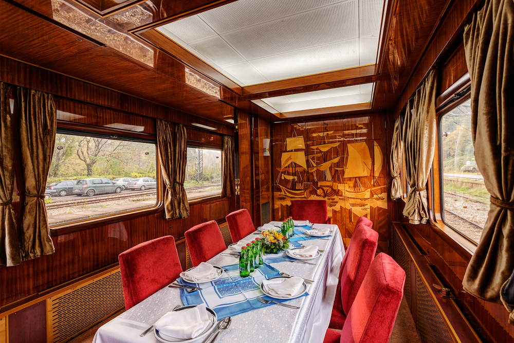 dining Luxury train cars | SJourney