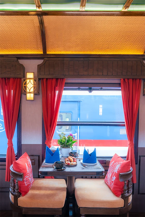 sjourney-bistro-car-01