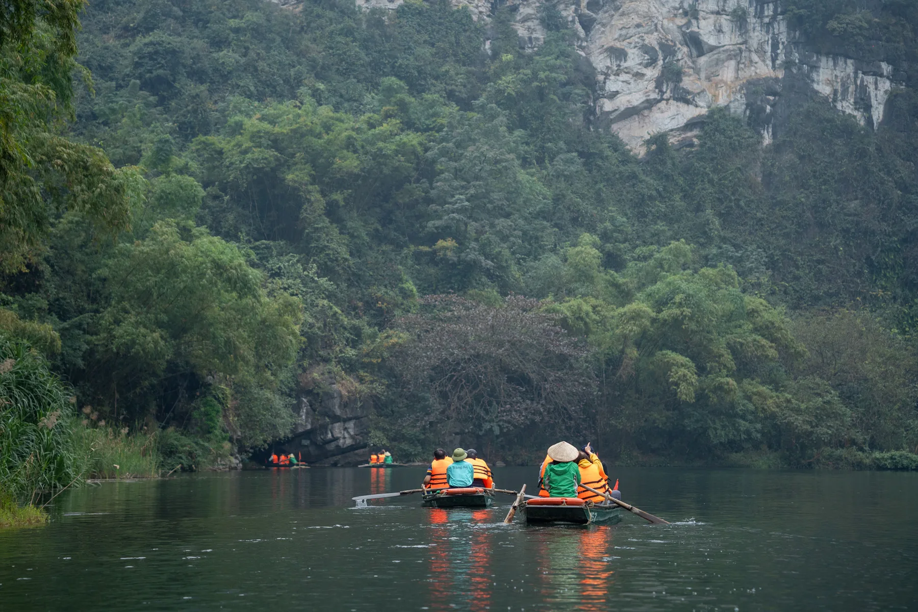 Scenic Wonders Along the North-South Railway 6 Trang An – Harmony of Nature and History (Ninh Binh)