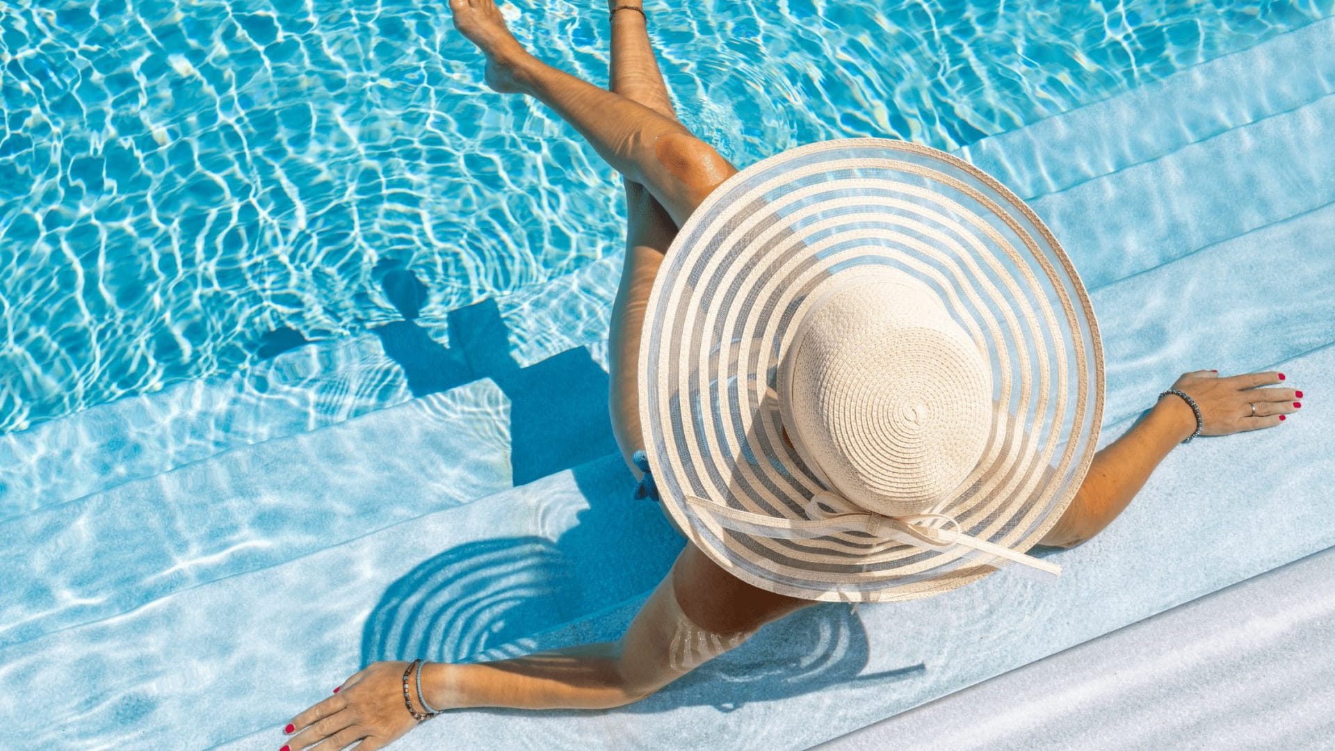 A stylish solo traveler enjoying in a luxury resort