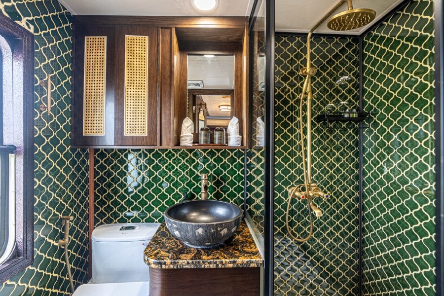 sjourney cabin bathroom