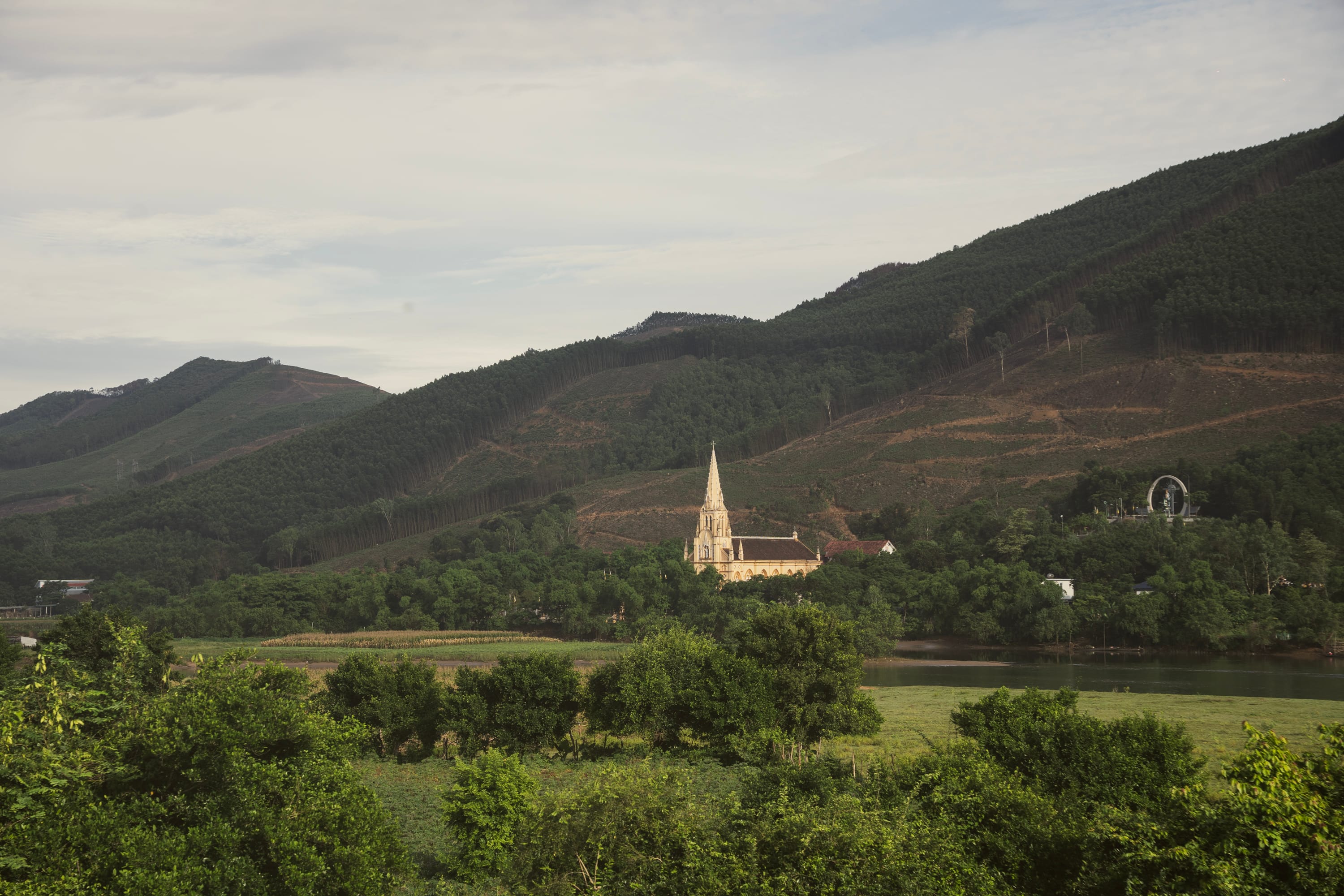 atumn-in-vietnam-by-luxury-train