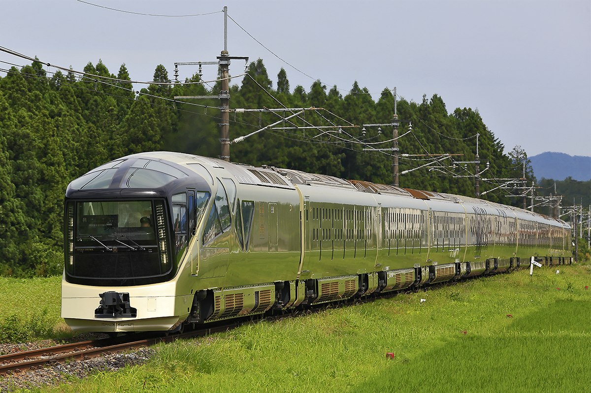 East E series Train Suite Shiki shima