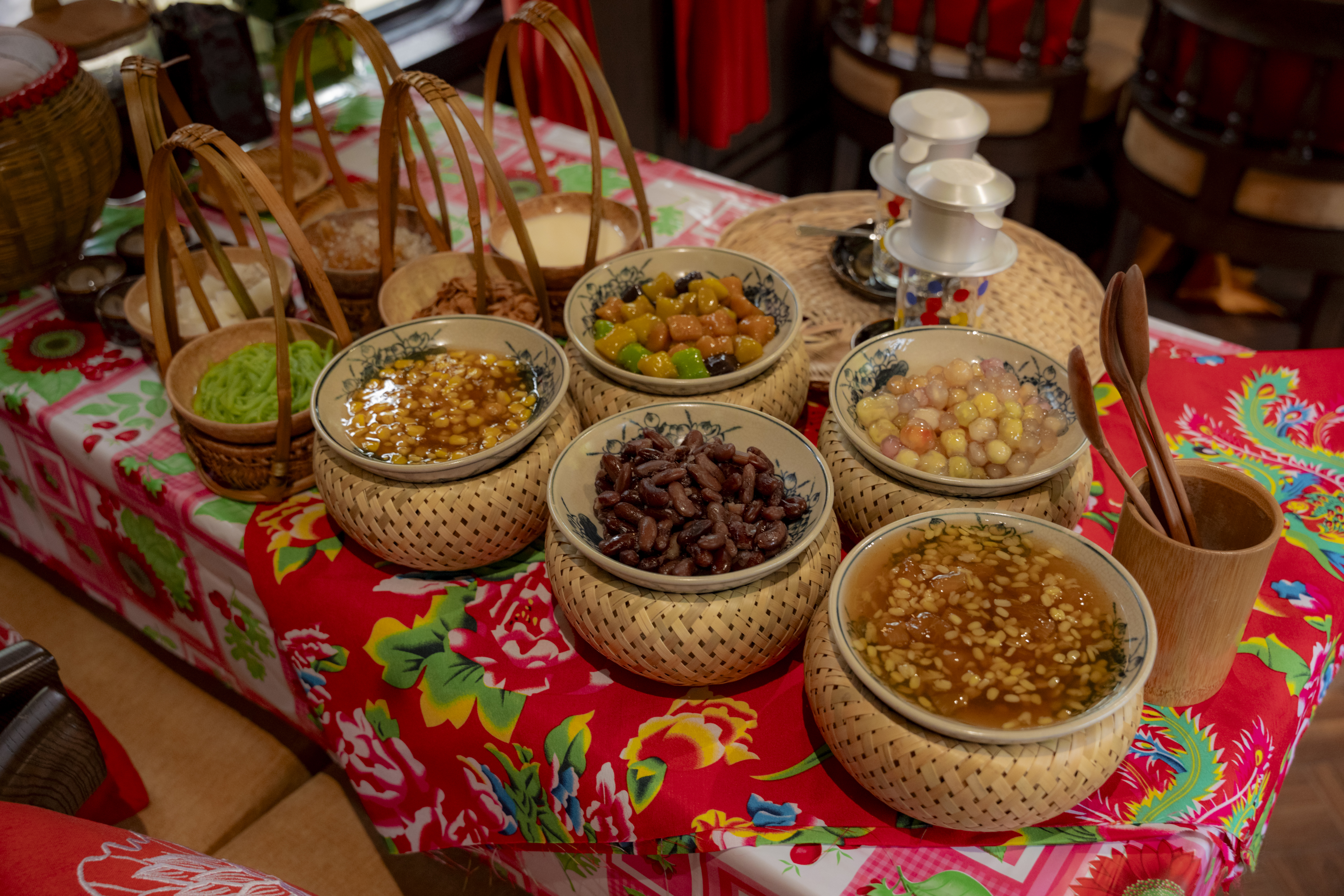 Vietnam Lunar New Year Travel by Train: A Luxury Family Journey with SJourney 4 Traditional Vietnamese New Year train journey