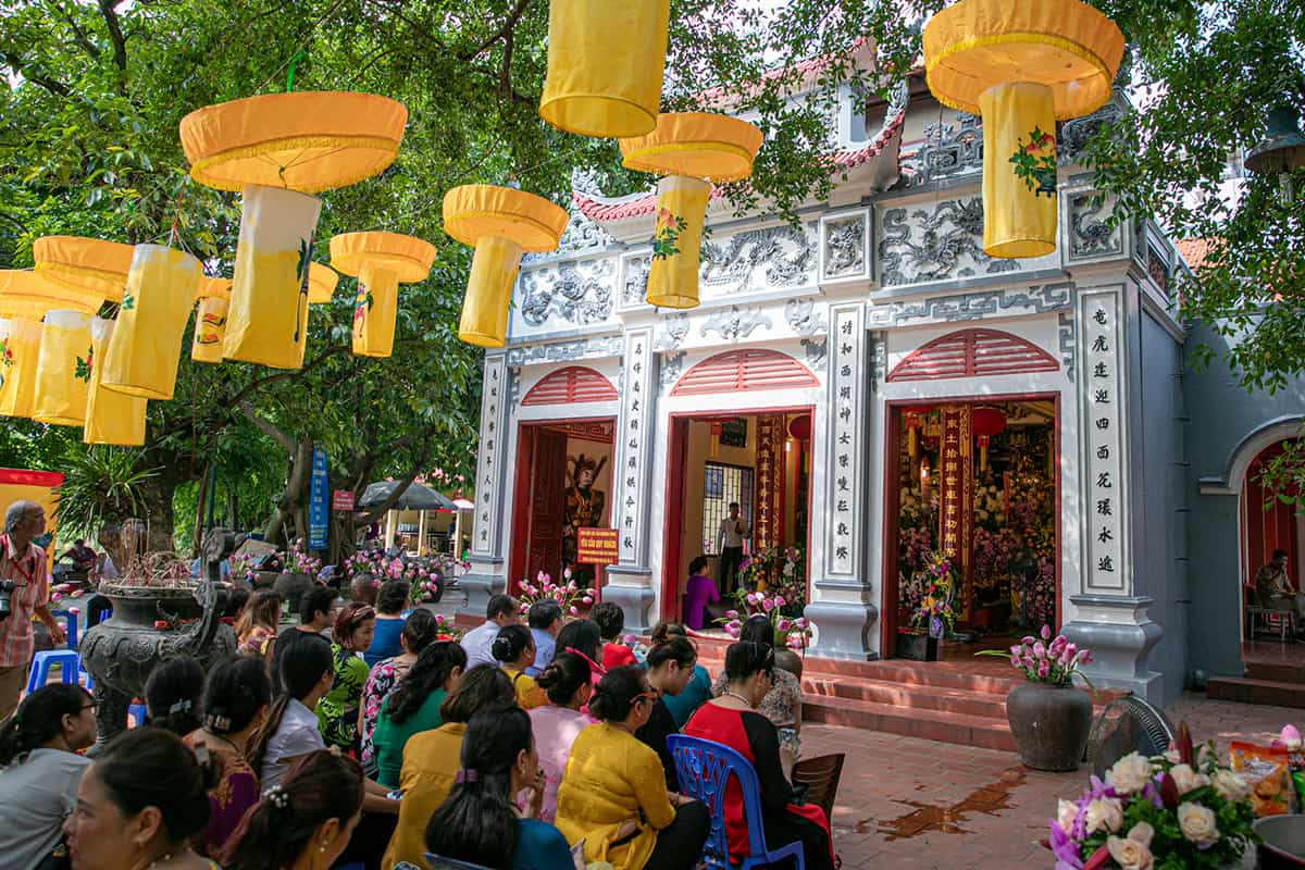 Tay Ho temple festival