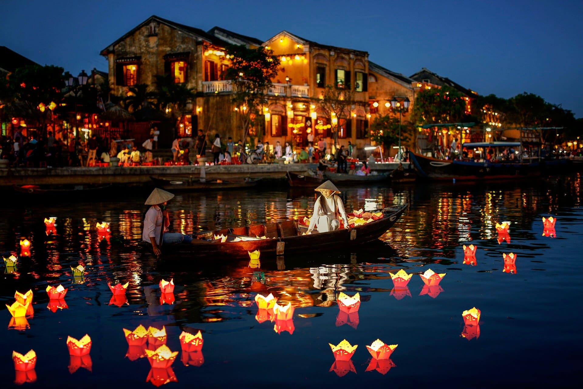 hoi an lantern boat 1