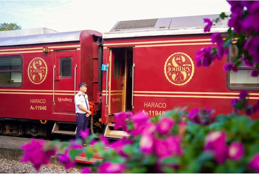 Sjourney luxury train Vietnam