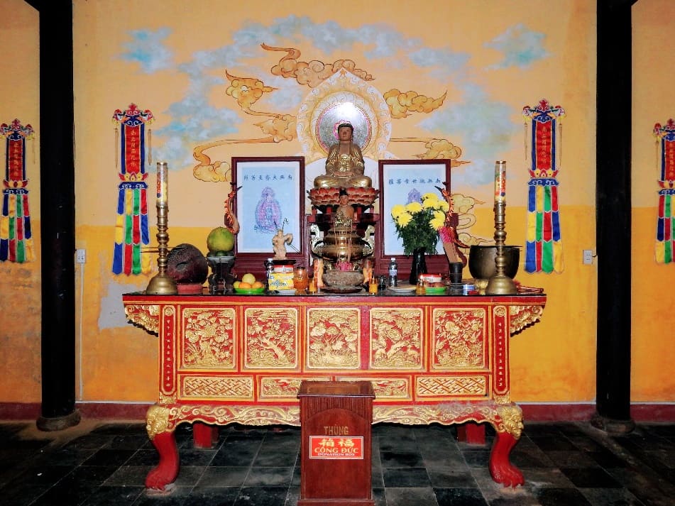 Main Hall and Quan Am Statue