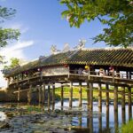 thanh toan tile roofed bridge