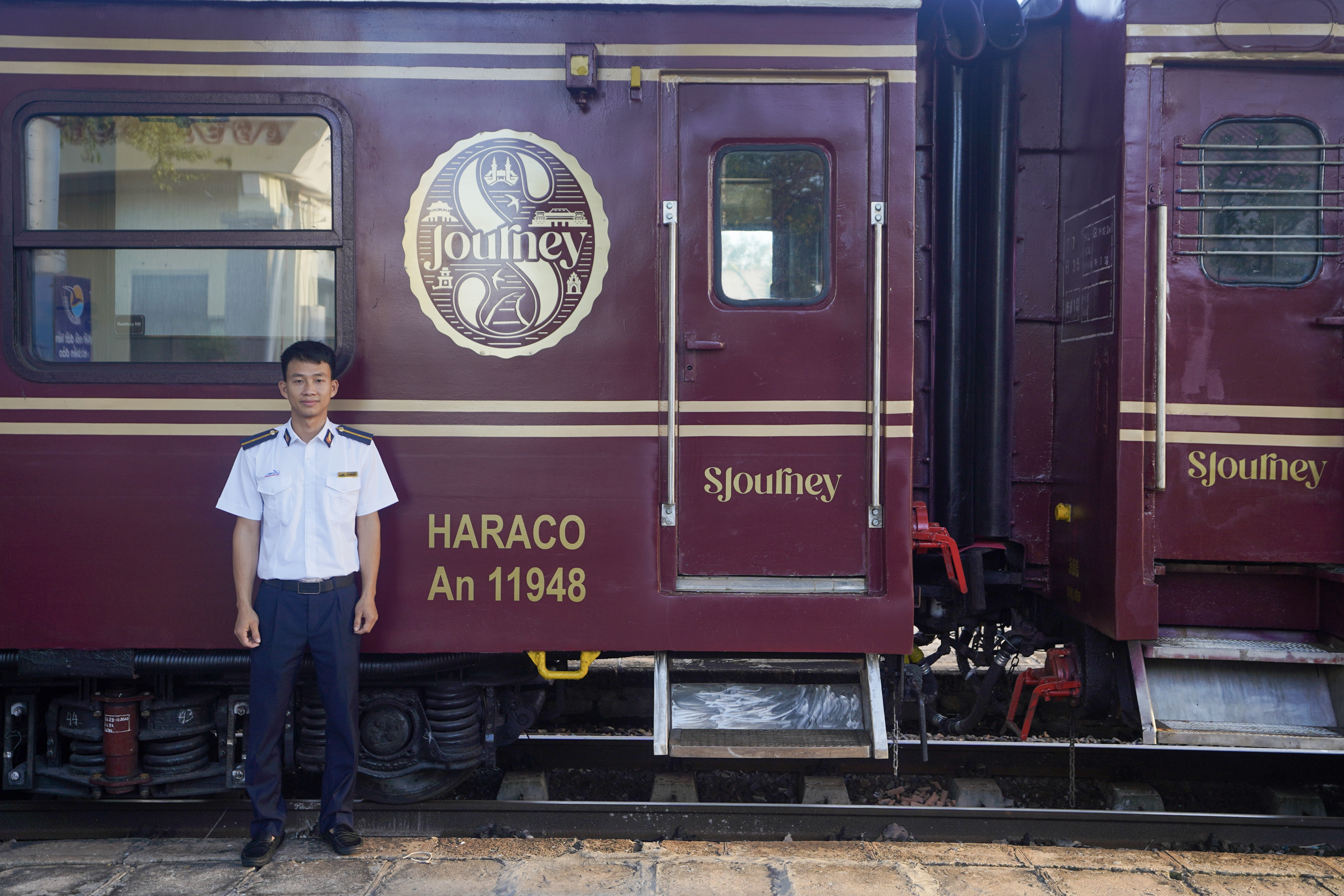 luxury train tour ninh binh

