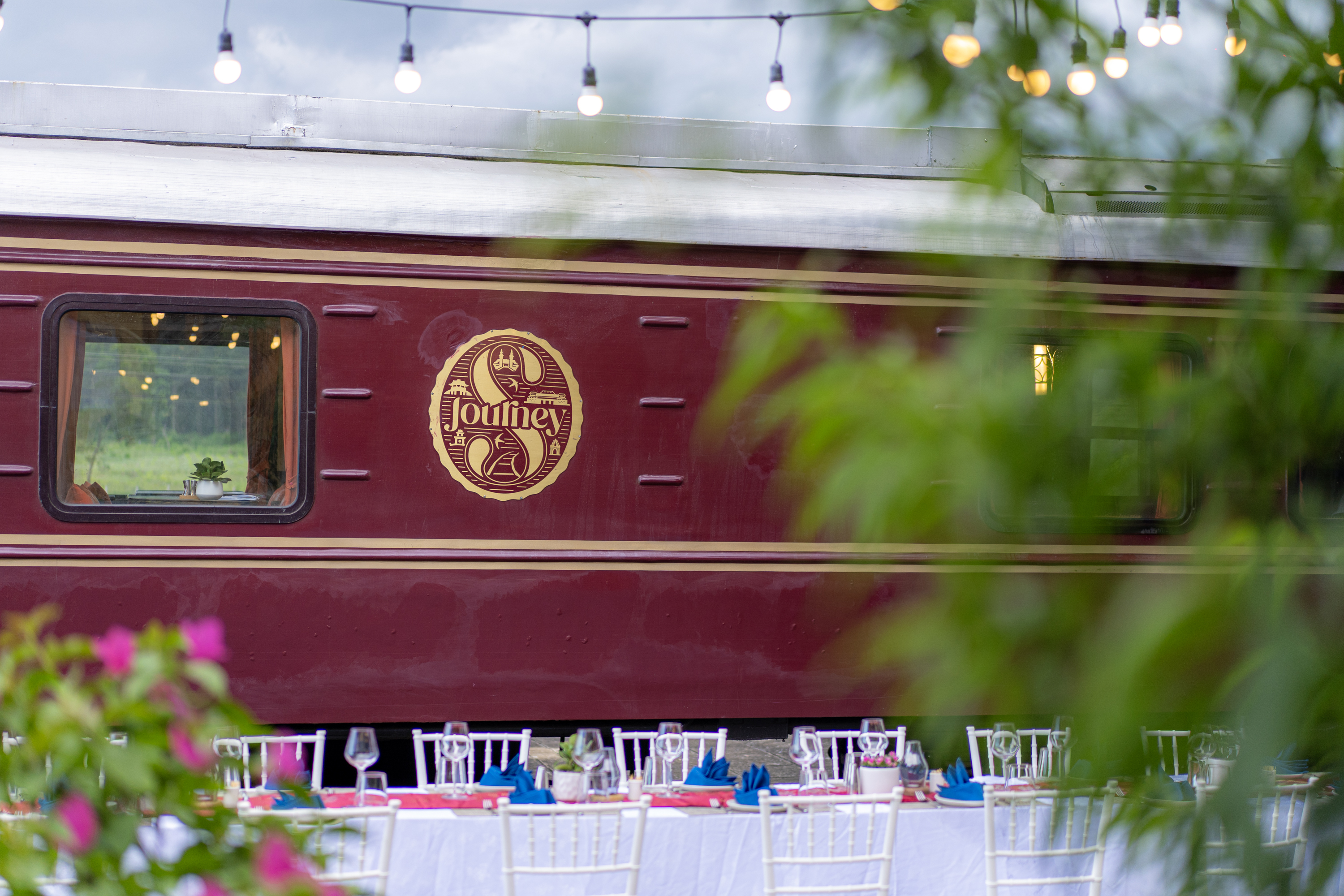 sjourney train to mua cave ninh binh