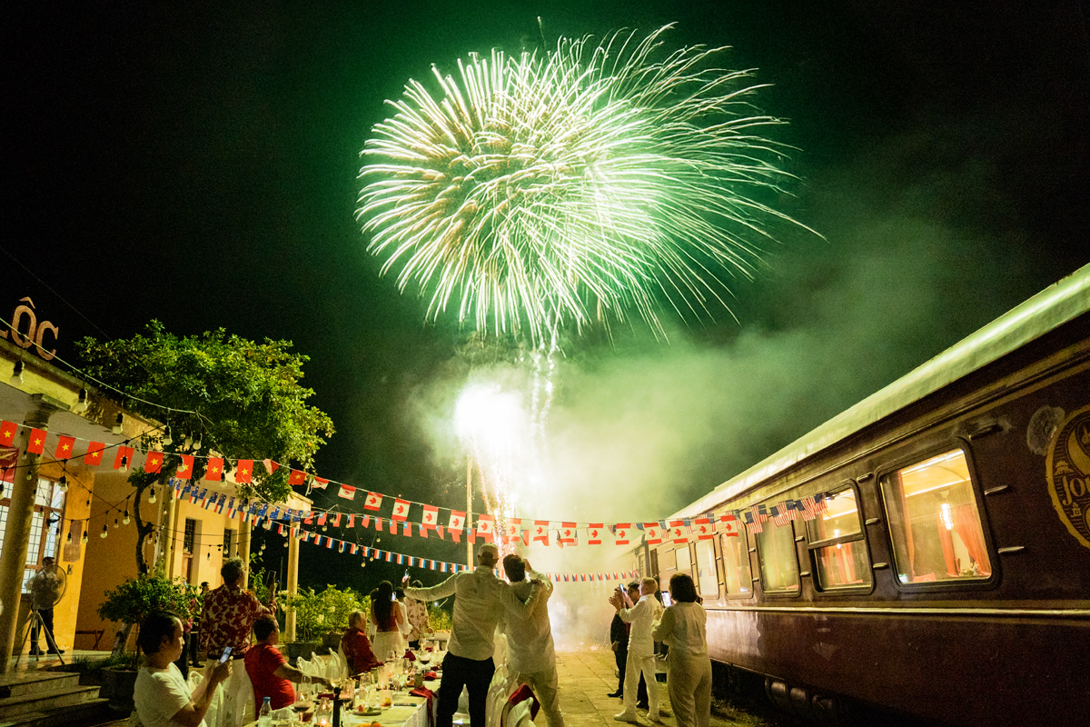 Sjourney - Private Train