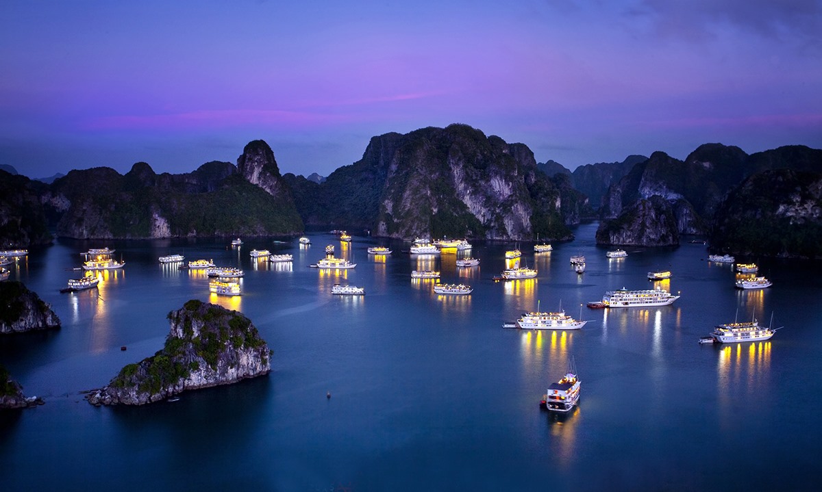 night in ha long