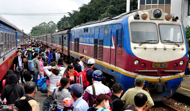 travelling around vietnam by train 