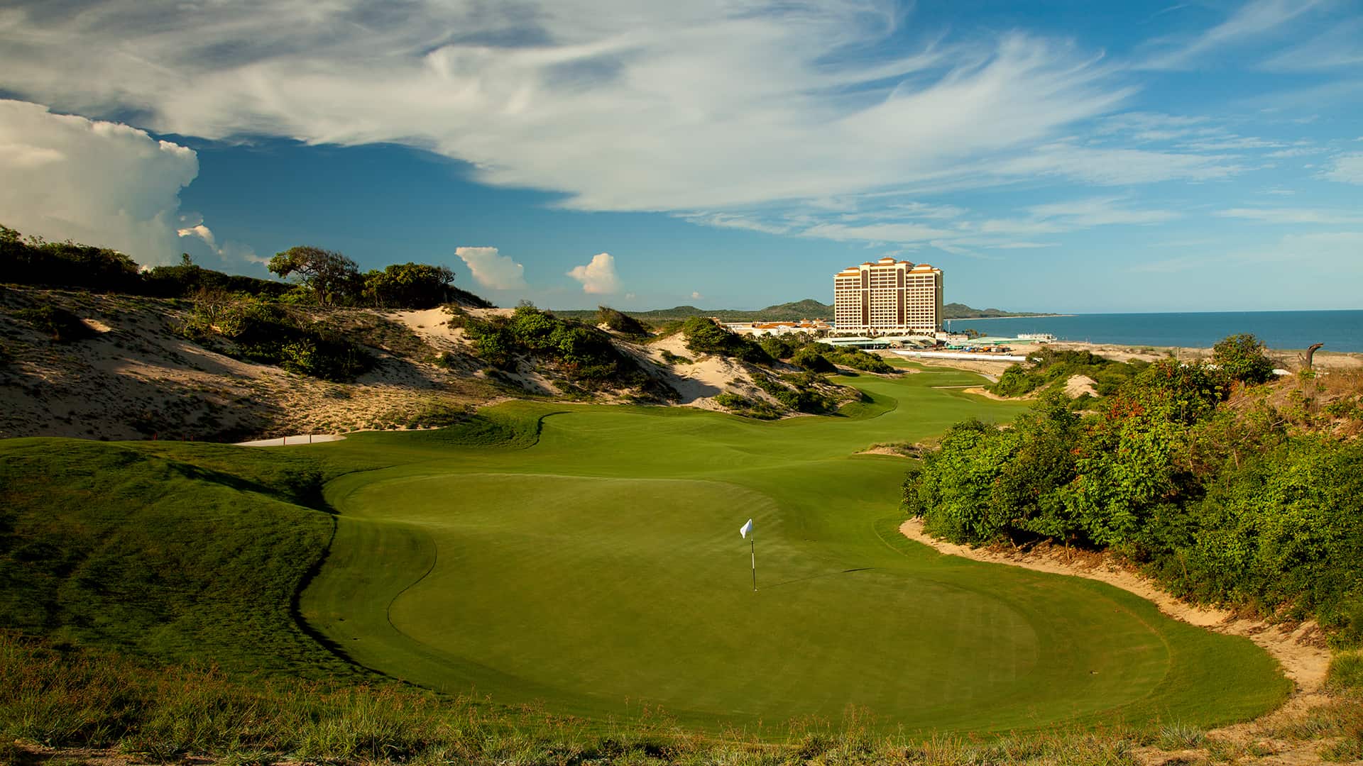 Ba Ria Vung Tau - Golfing with Coastal Line