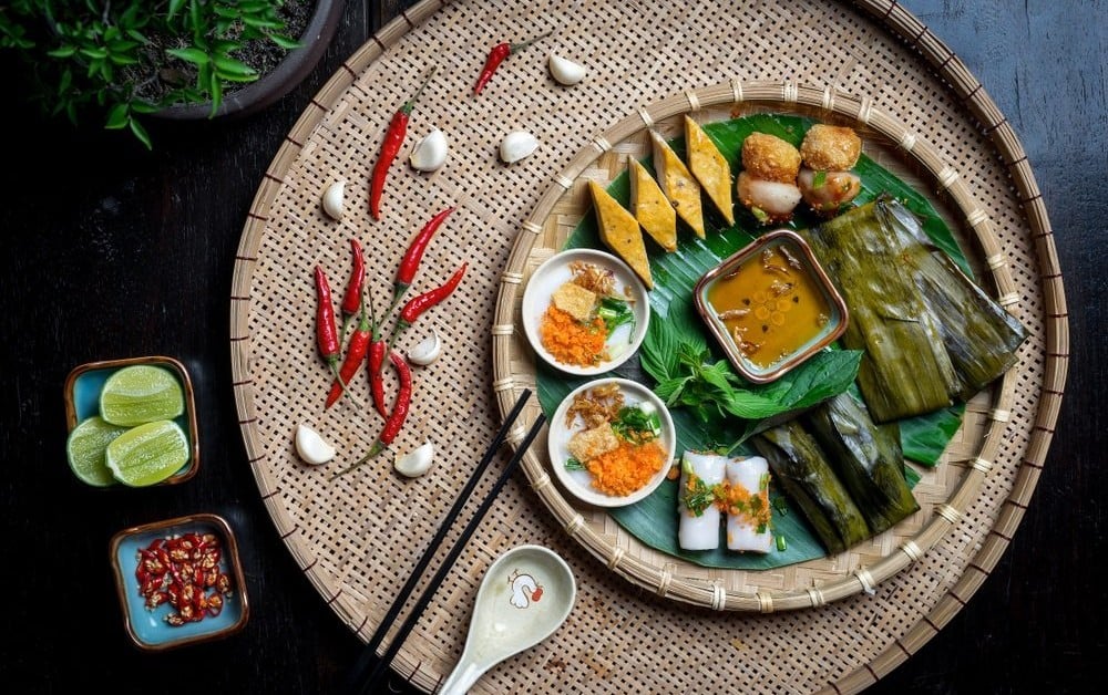 Central Vietnamese Cuisine on a knitted bamboo basket | SJourney