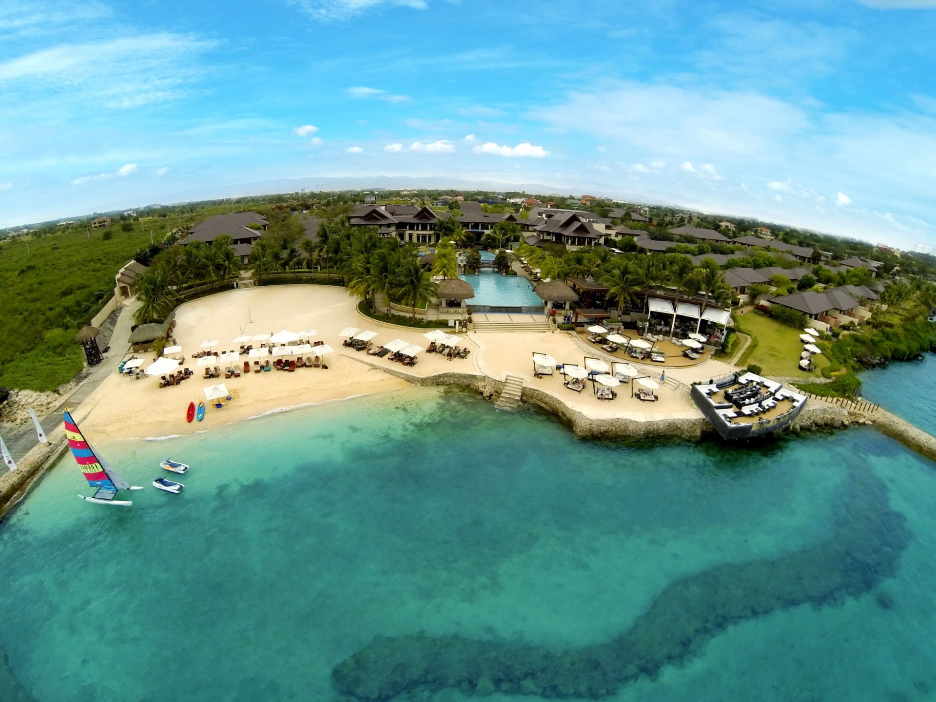 Crimson Resort & Spa Mactan