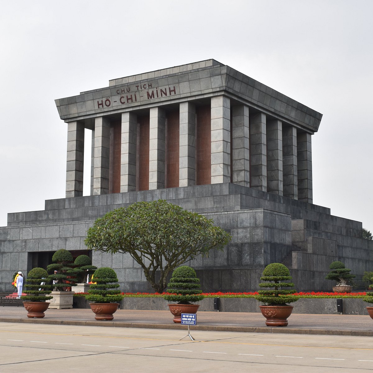 Description of the mausoleum’s exterior