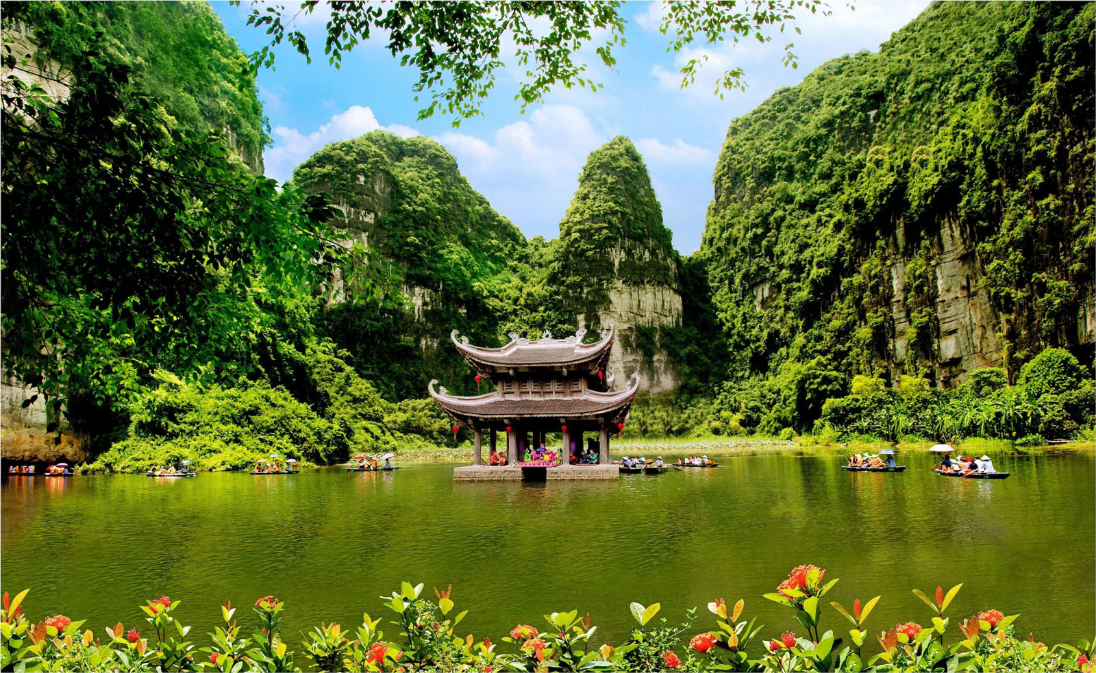 Exploring-the-Tranquility-of-Ninh-Binh