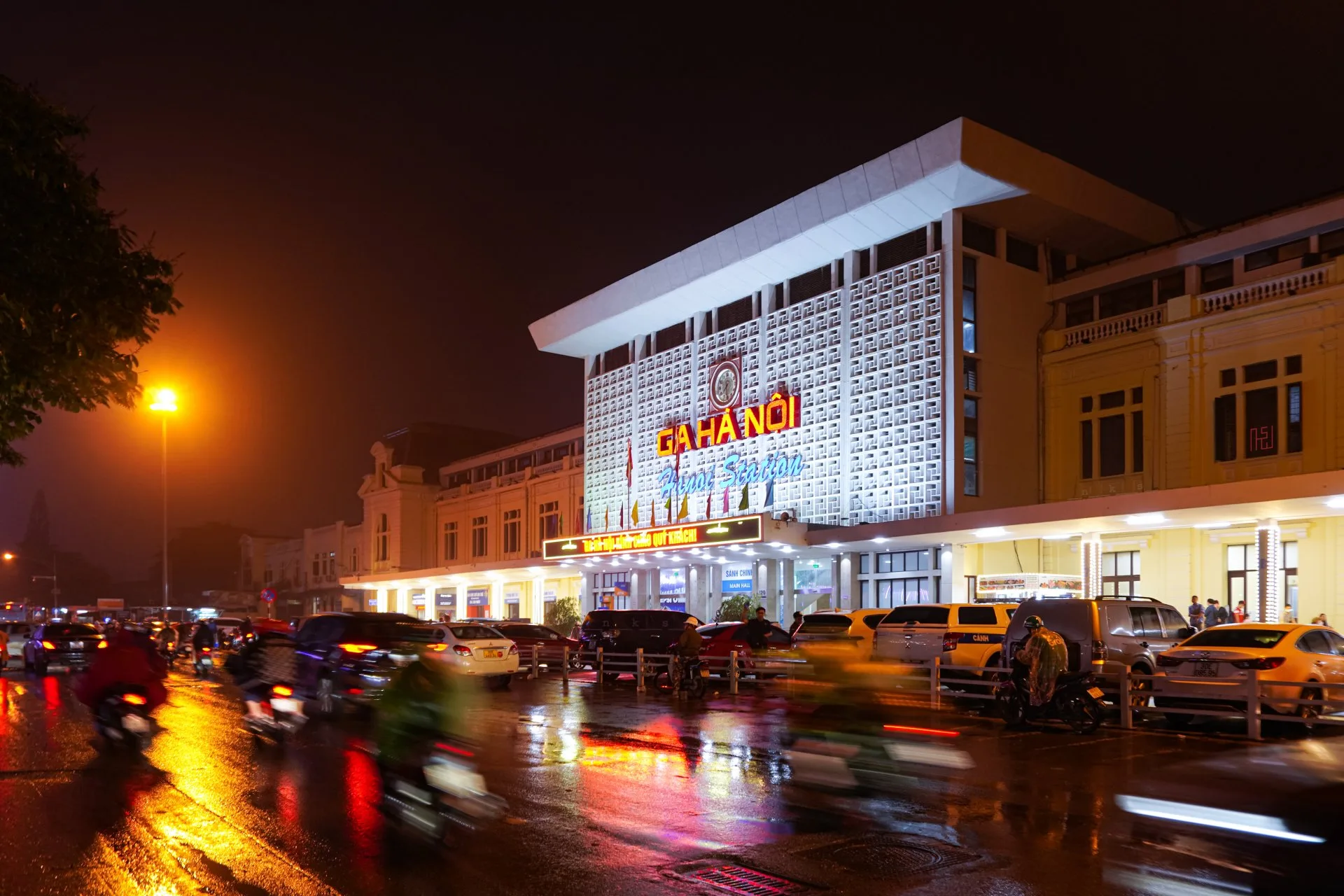 Hanoi Station: The gateway to Vietnam's capital and its historical significance. 1 Hanoi-Station-The-gateway-to-Vietnams-capital-and-its-historical-significance.