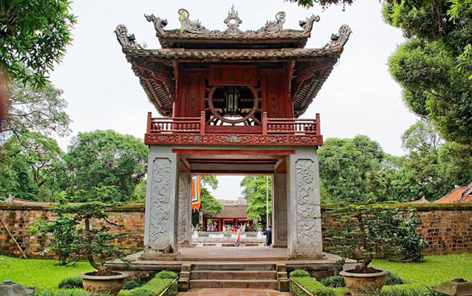 The second courtyard Khue Van Cac