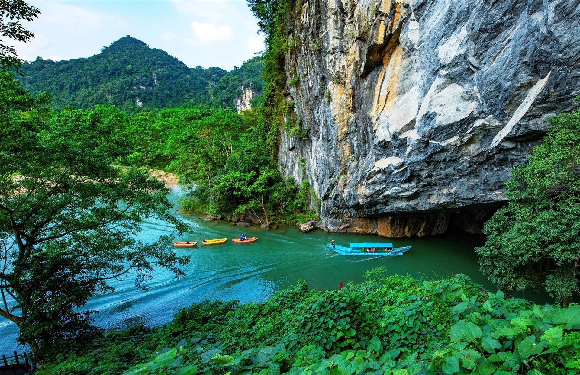 Top Places for Central Vietnam Luxury Holiday