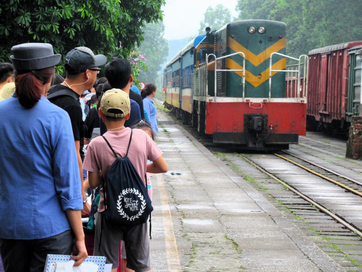  Vietnamese-locals-waiting-by-the-railway-to-board-the-train