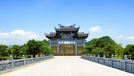 Bai Dinh Pagoda Tam Quan gate