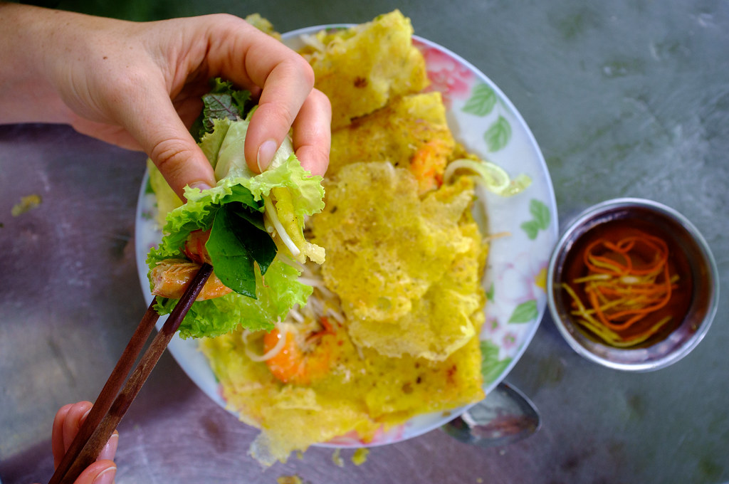 banh xeo popular dishes in vietnam | SJourney