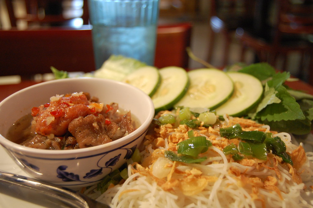 bun cha popular dishes in vietnam | SJourney