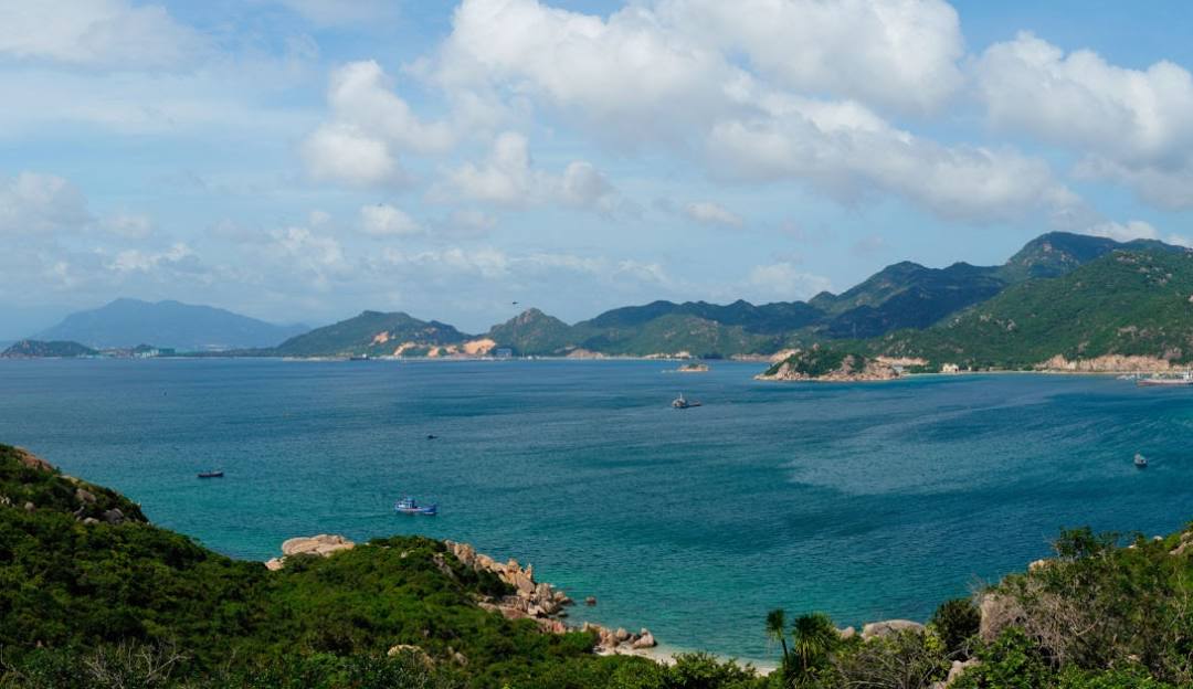 cam-ranh-bay-overview.