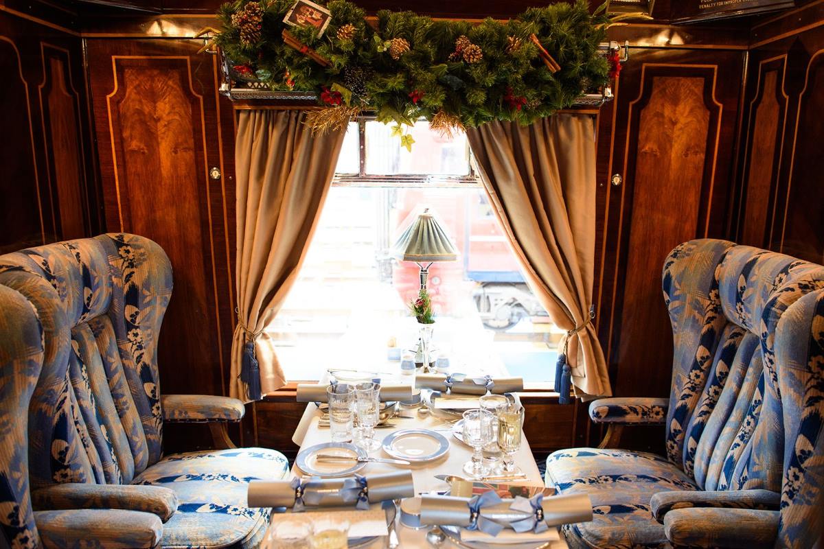 festive-decoration-on-luxury-train