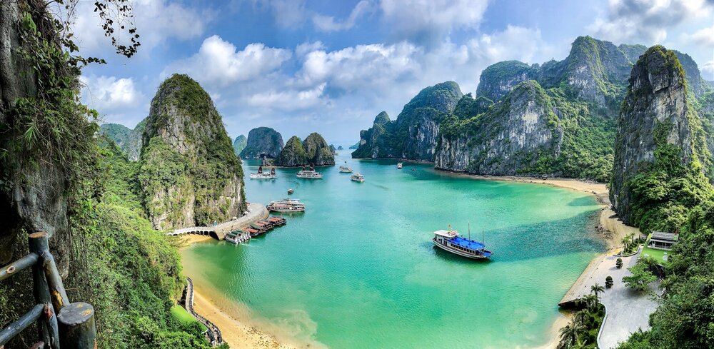 halong-bay-with-cruise-mountain-view