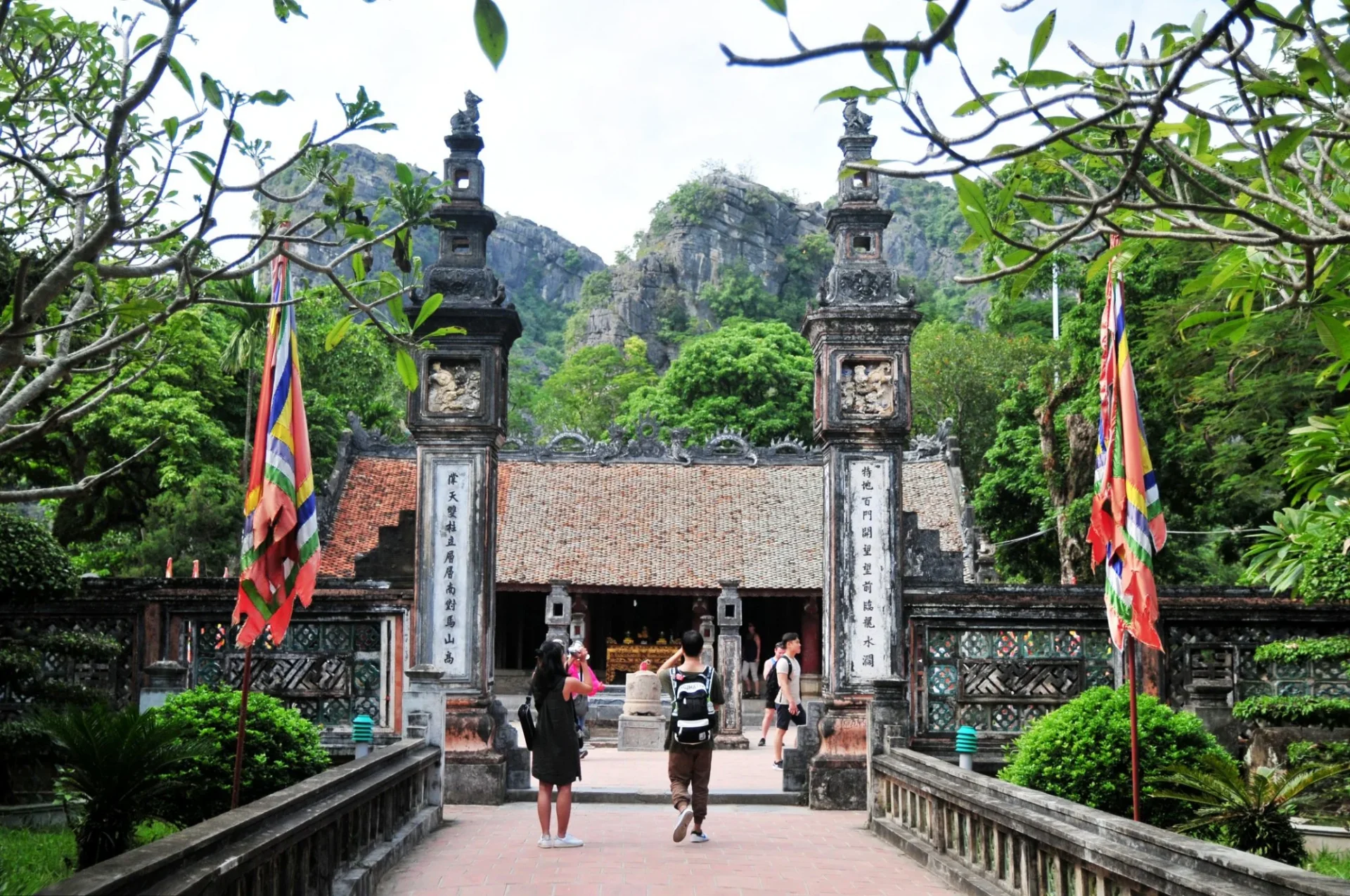 hoa lu ancient capital king Dinh temple