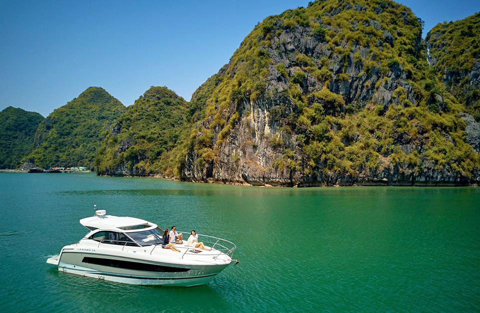 luxury yacht halong bay