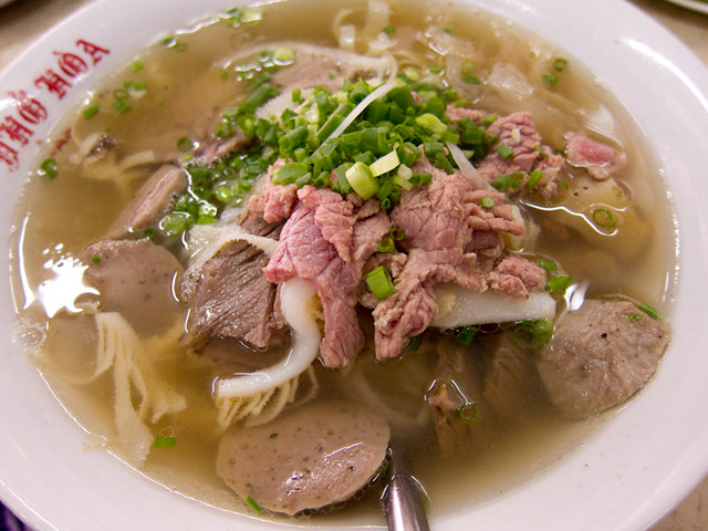 pho popular dishes in vietnam | SJourney