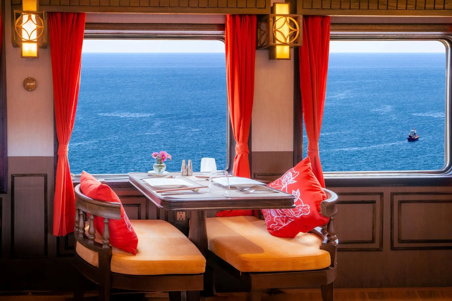 The Ultimate Luxury Train Journey Across Vietnam 1 sjourney dinning room