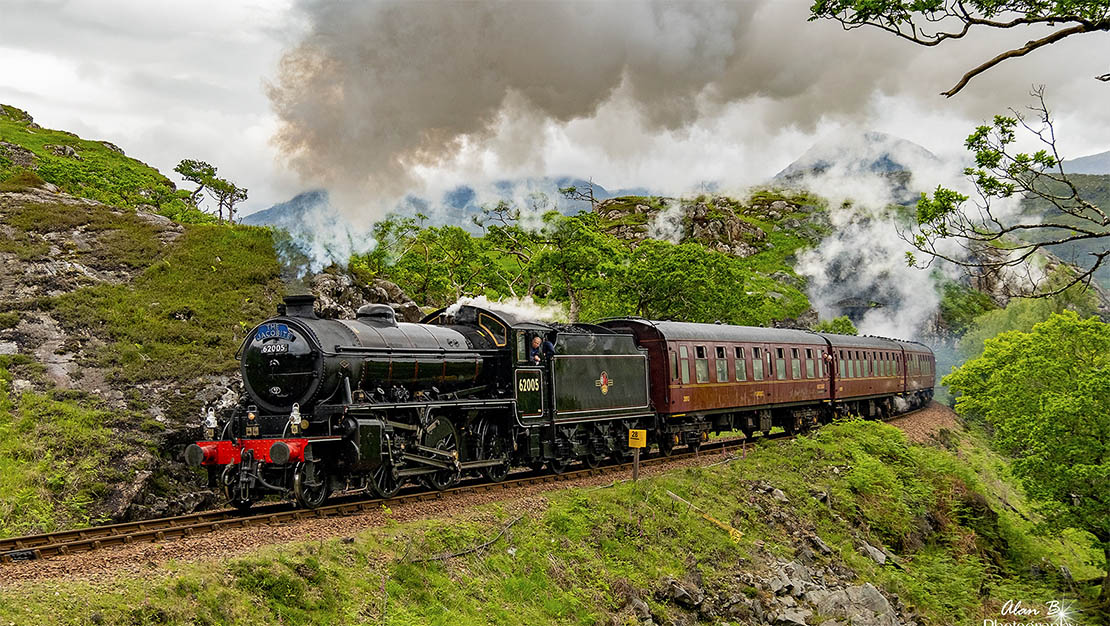 steam-train-on-british-luxury-journey