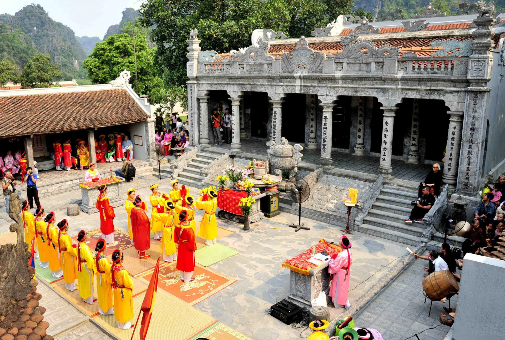 Thai Vi Temple festival