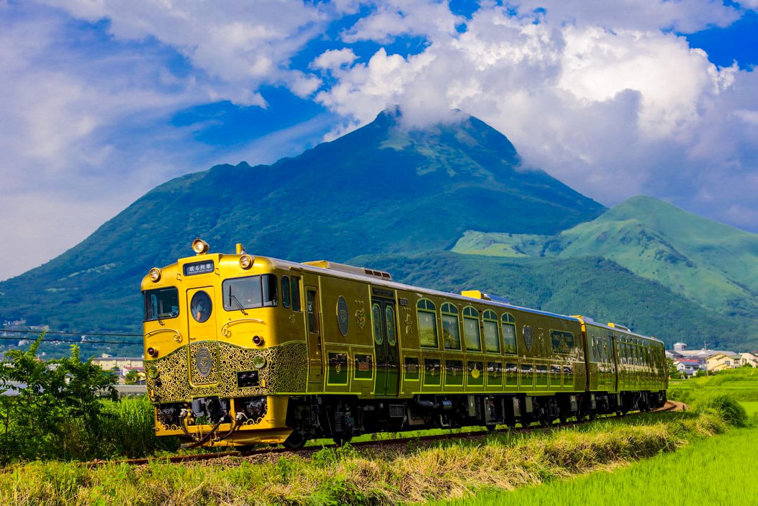 the-sweet-train-in-japan-with-lush-mountain