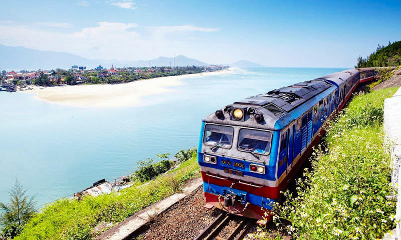 Luxury Train Hanoi to Da Nang